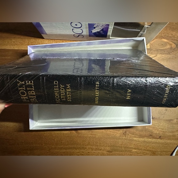 New! Sealed NIV 1984 Scofield Study Bible III - Genuine Leather - Picture 4 of 4
